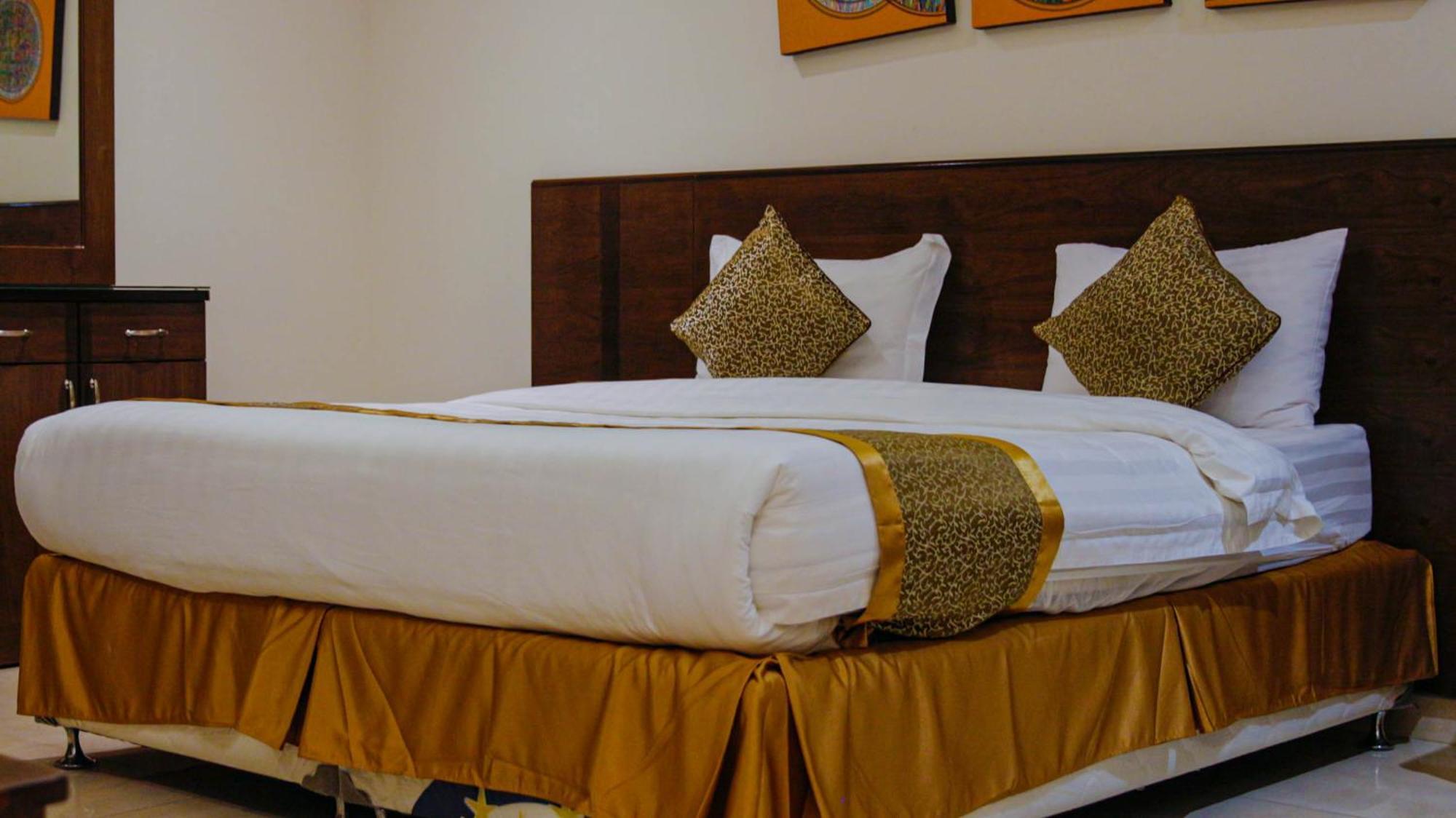 Apartment Golden New Hira