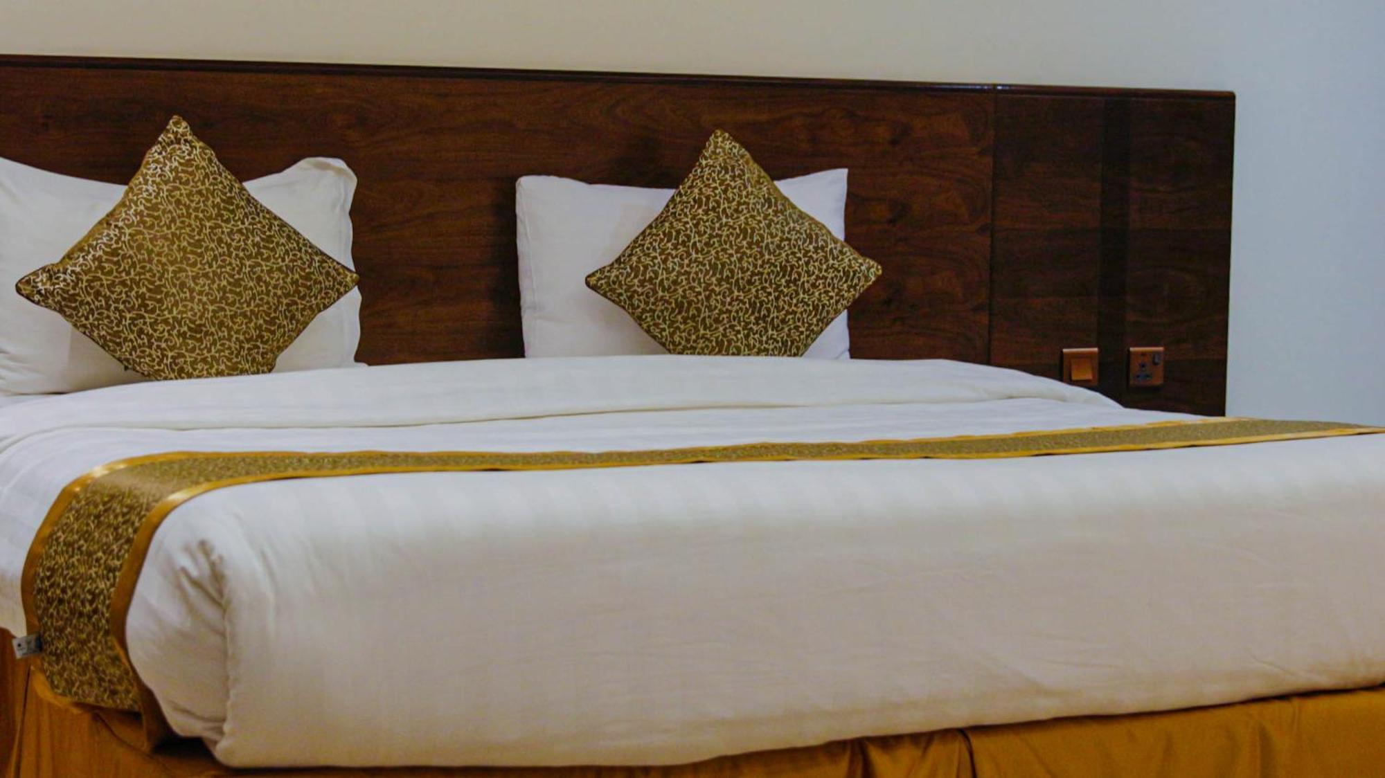 Golden New Hira Apartment