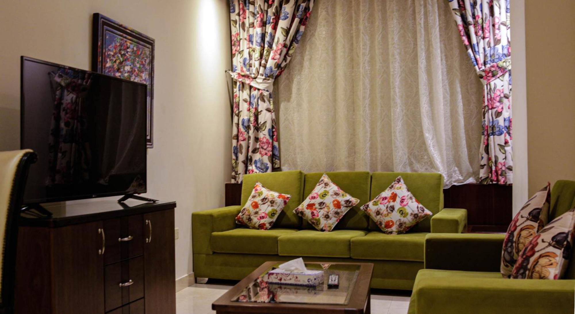 Golden New Hira Apartment