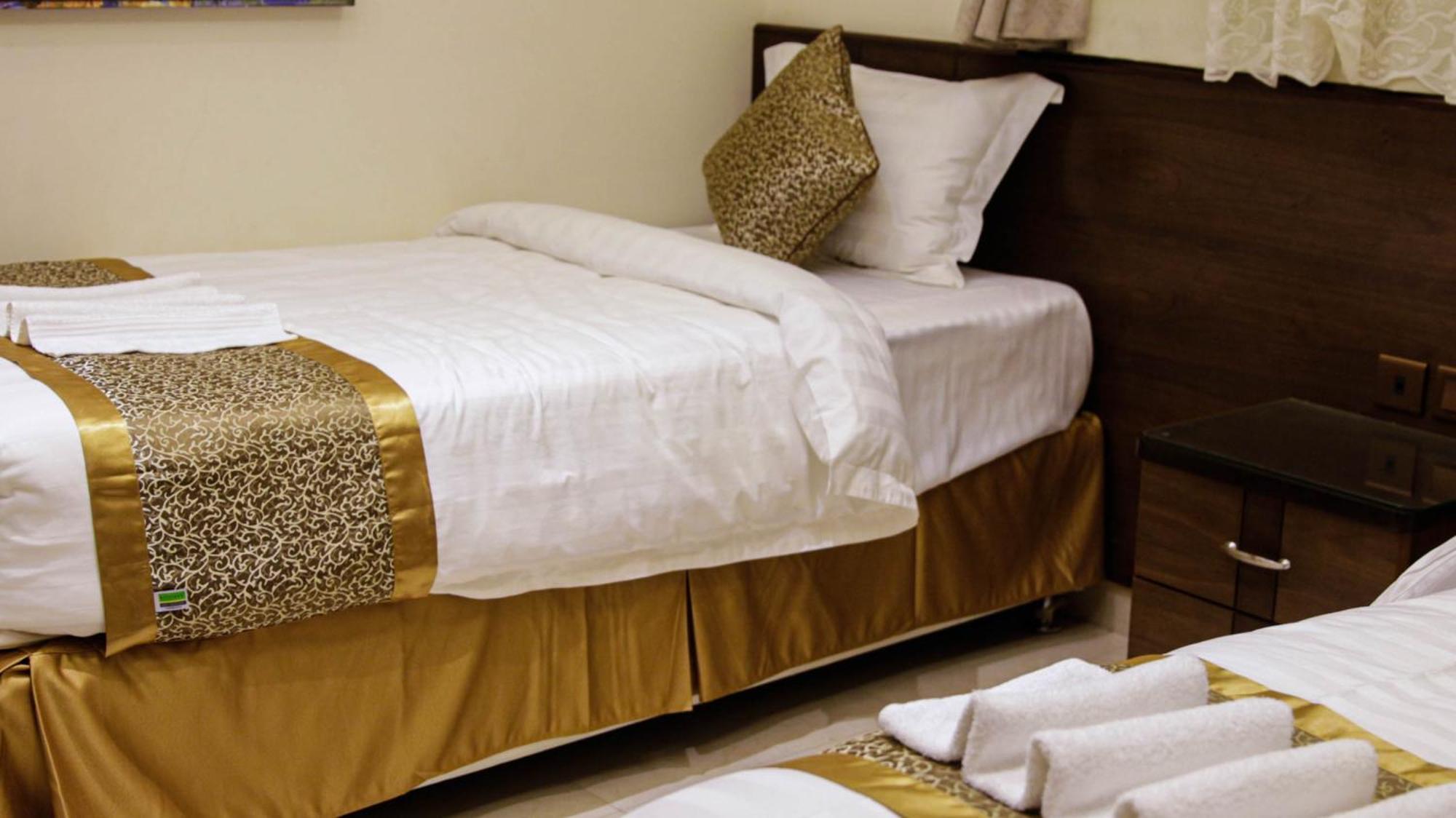 Golden New Hira Apartment *