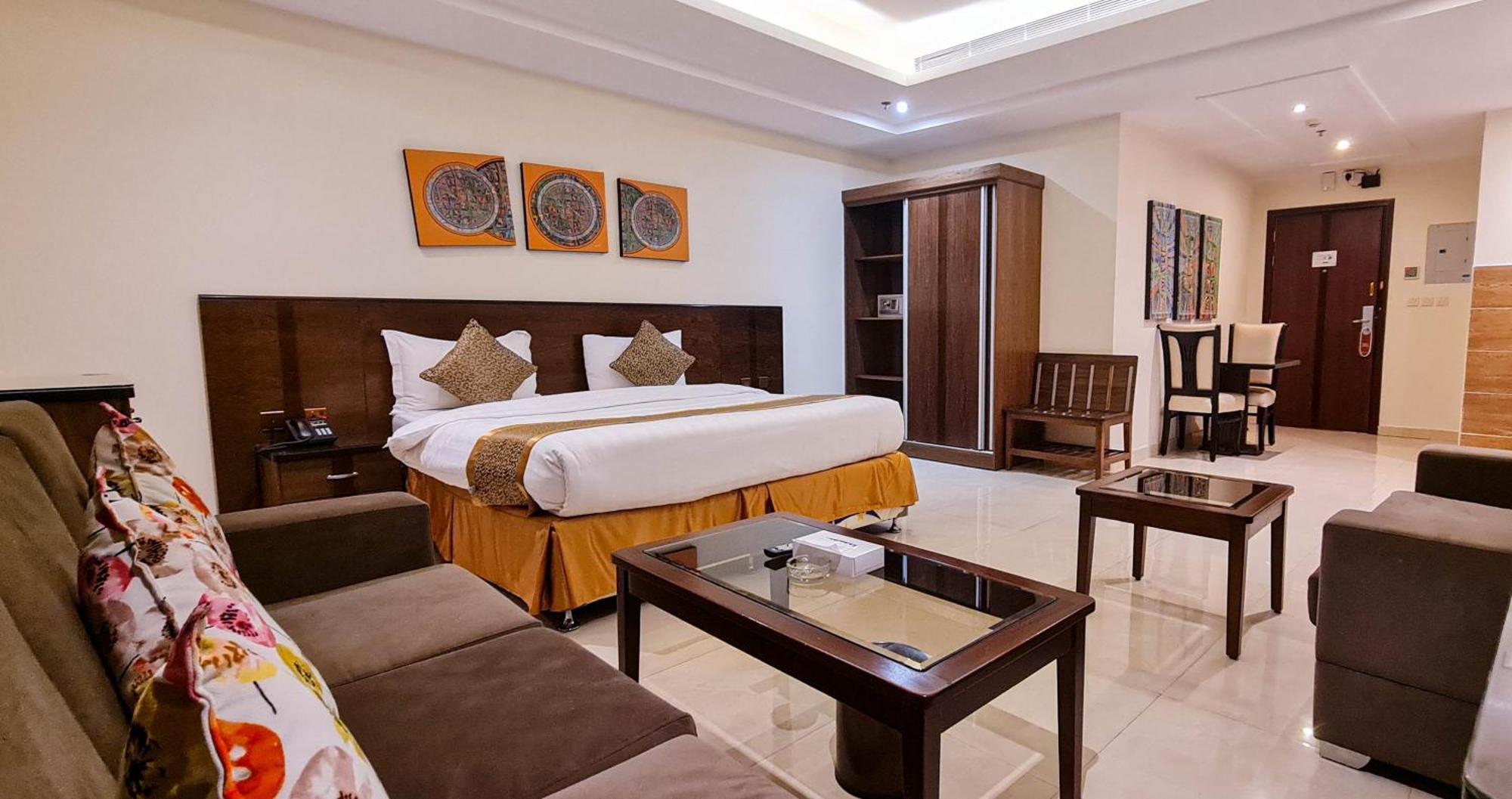 Apartment Golden New Hira