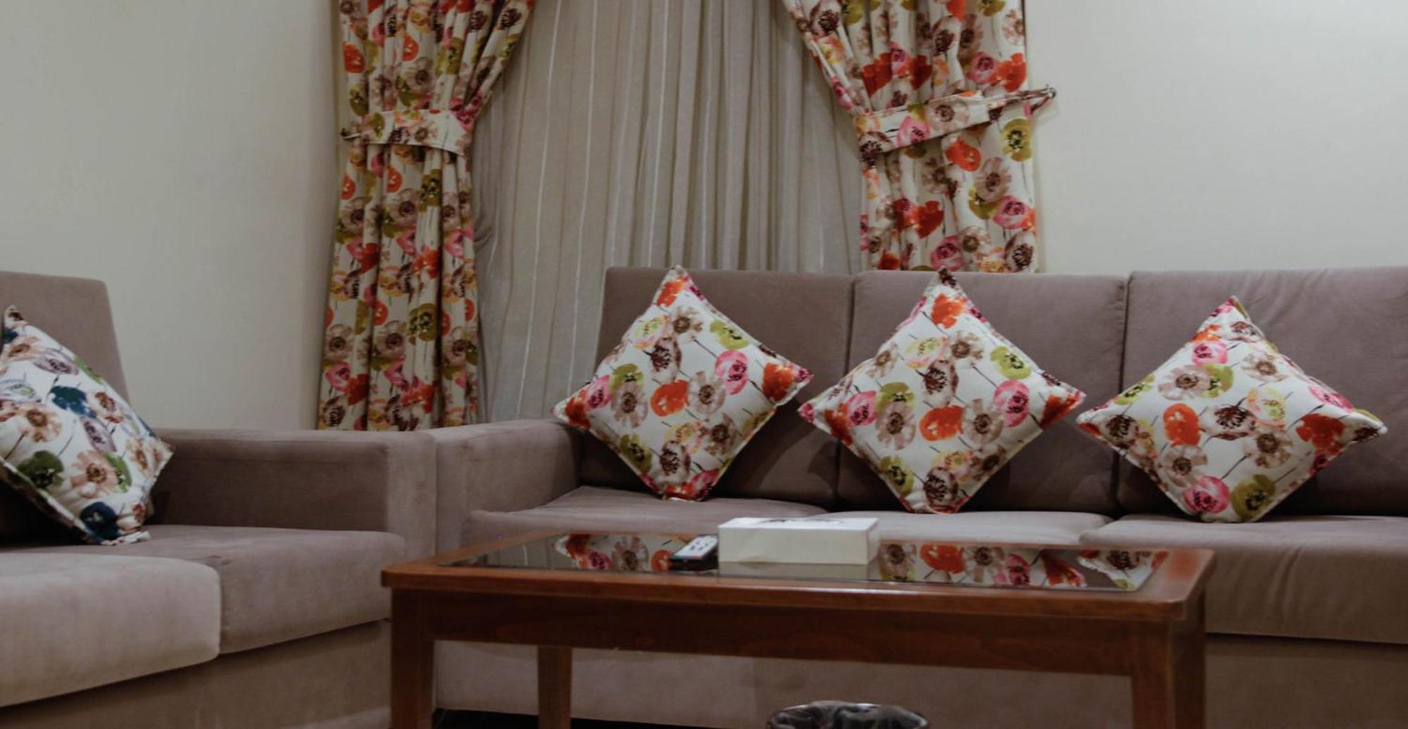 Golden New Hira Apartment *