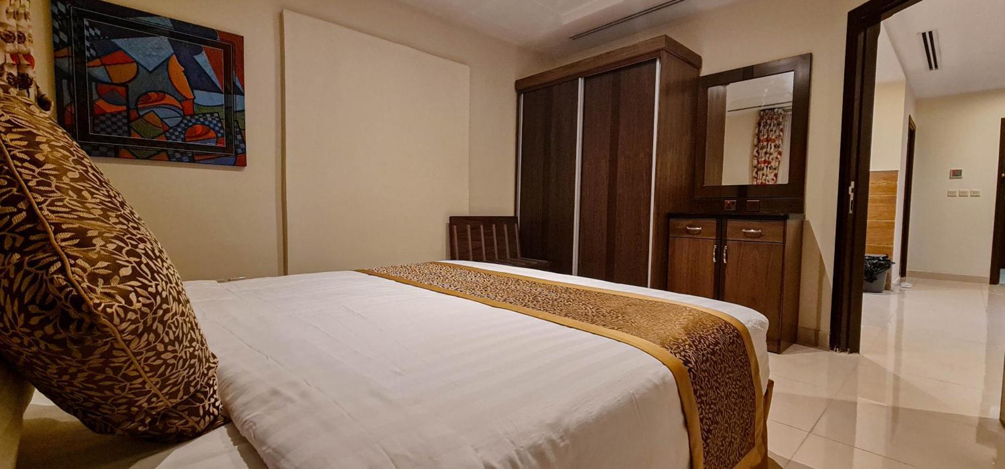 Apartment Golden New Hira